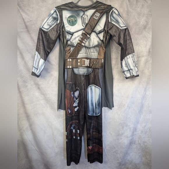 Star Wars Mandalorian Size Medium Costume With Cape In Great Condition - Picture 1 of 10
